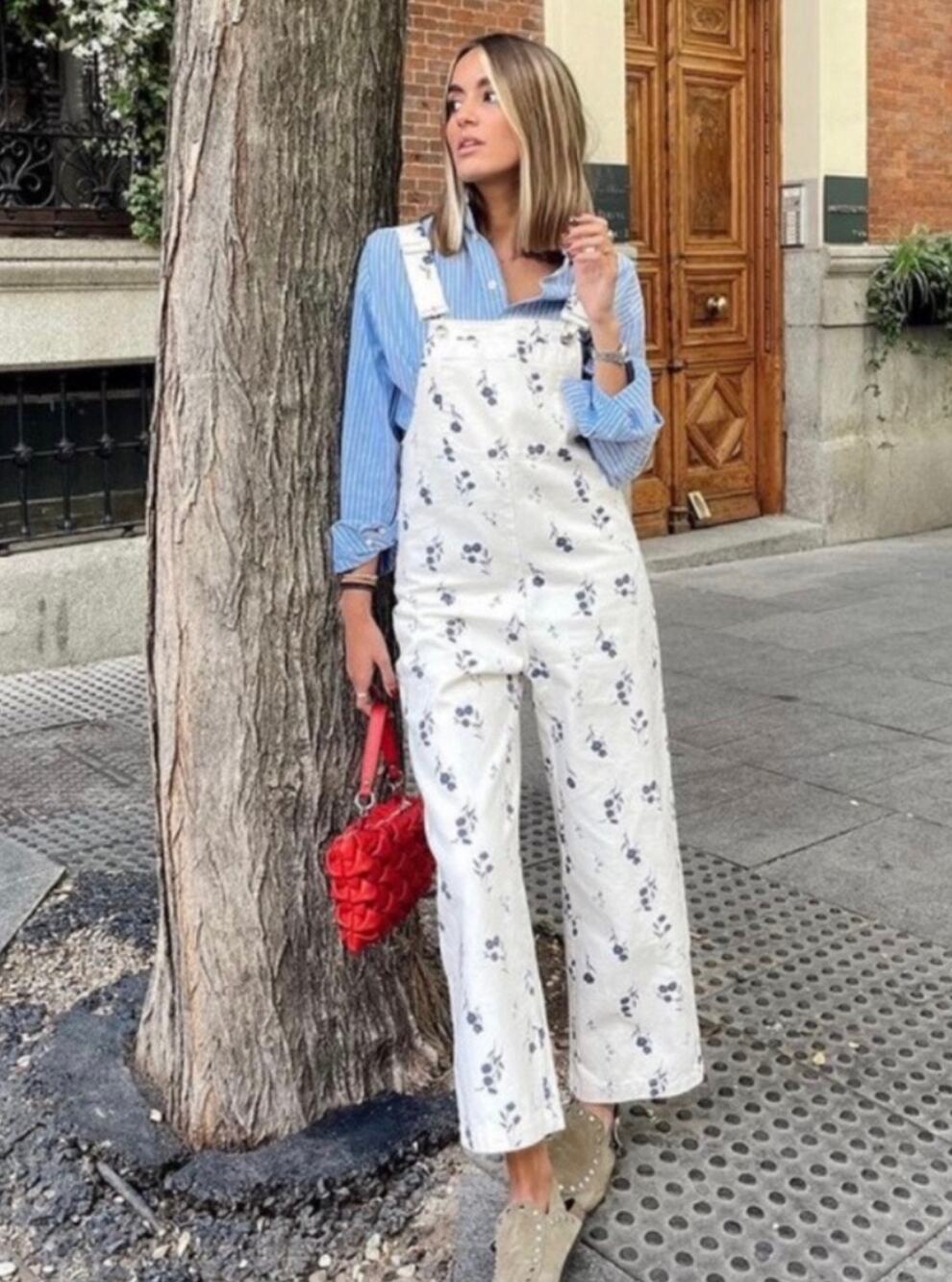 Zara The Jackie Floral Print Denim Overalls in Ecru and Blue. Size S.